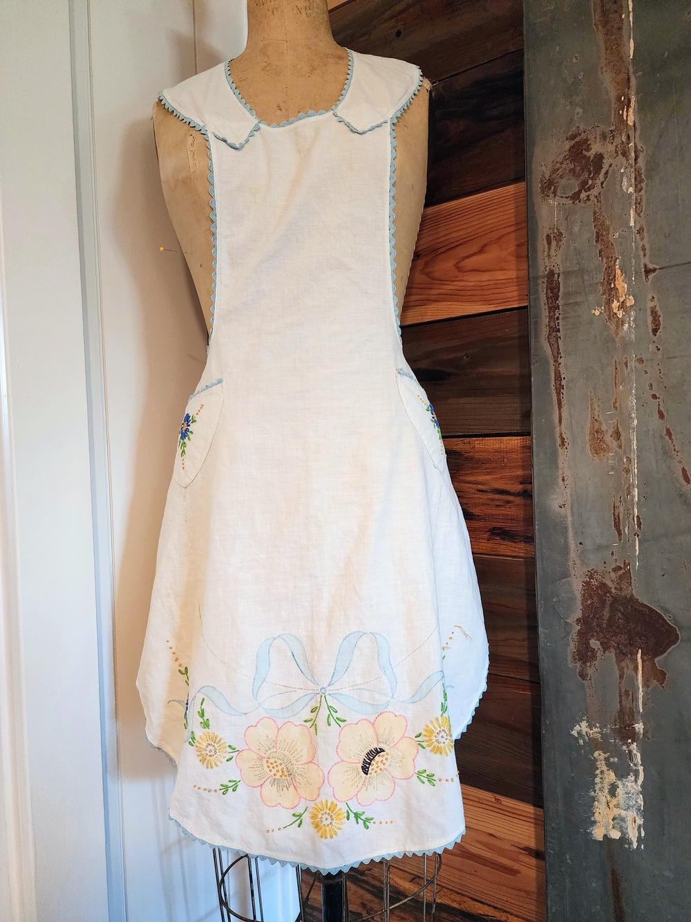 Vintage Cotton Embroidered Floral Apron with Blue Trim